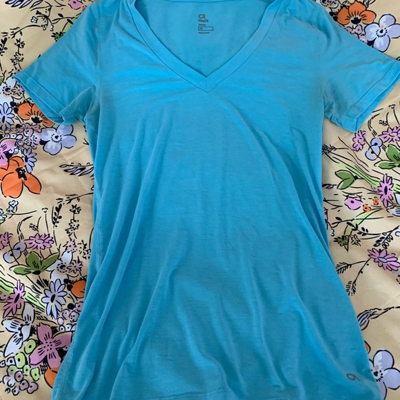 Gap Fit Athletic Shirt - Picture 1 of 4